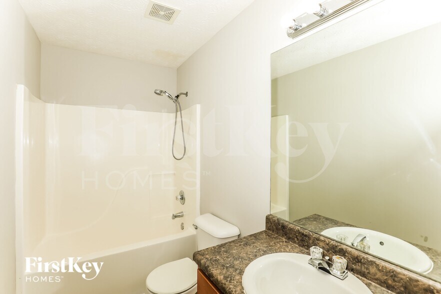 Building Photo - 708 Tullamore Way