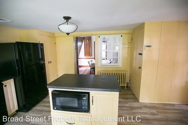 Building Photo - 3 br, 2 bath House - 66 E Main Street