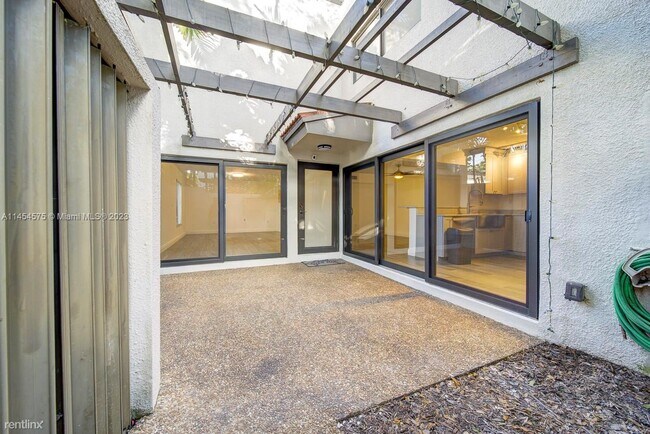 Building Photo - 3 br, 2.5 bath House - 4704 SW 67th Ave