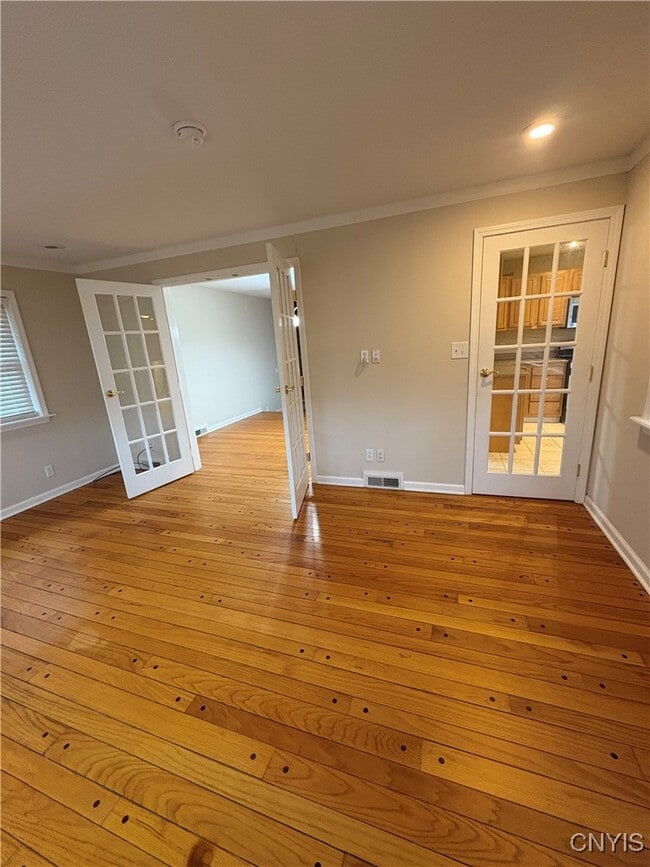 Building Photo - 215 Locksley Rd