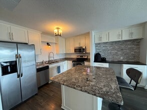 Building Photo - Modern 1 Bedroom Apartment With Stunning C...