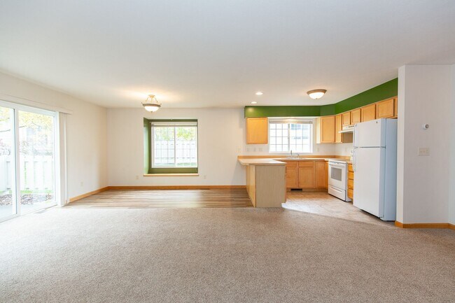 Building Photo - Centrally located Home with an Attached Garage