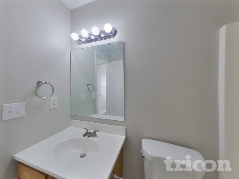 Building Photo - 1619 Prairieview Ln