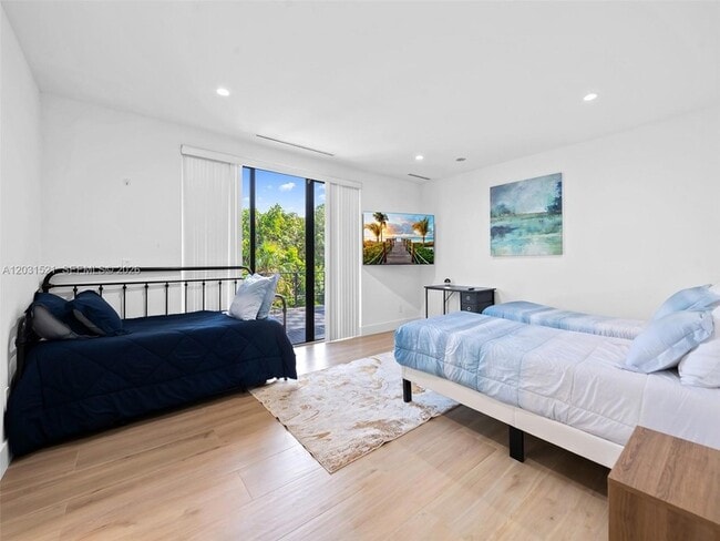 Building Photo - 638 Lakeside Harbor