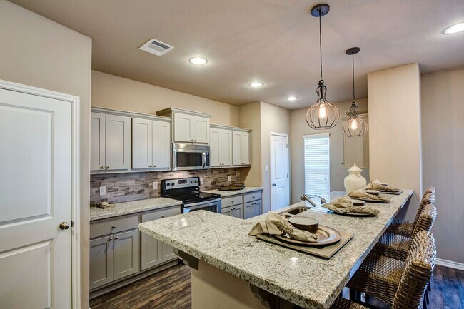 Building Photo - Available August 2026! Gorgeous Townhome J...