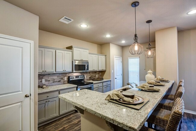 Building Photo - Avalible for August Pre-Lease! 4 Bed 4.5 Bath Townhome Next to Pool!