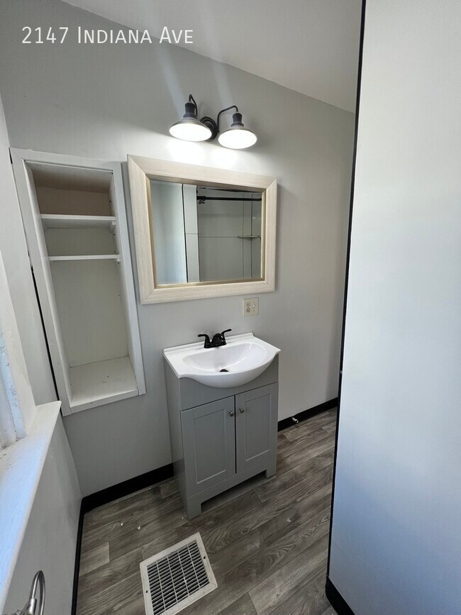 Building Photo - Huge 7 Bedroom 4 Bath Home Close To OSU Av...