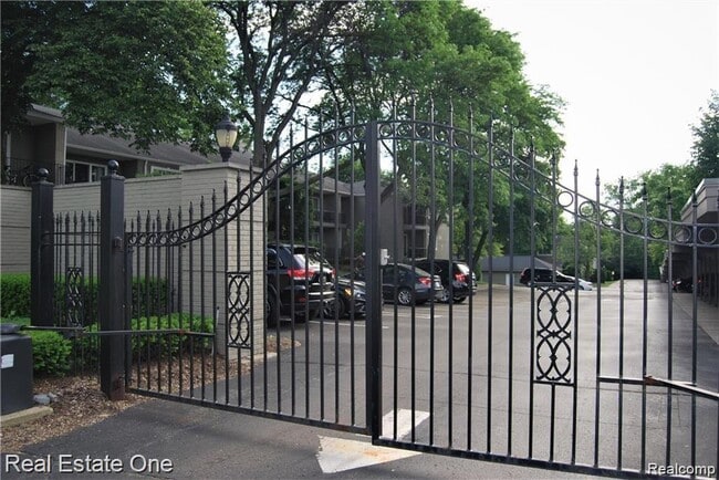 Building Photo - 1113 N Old Woodward Ave