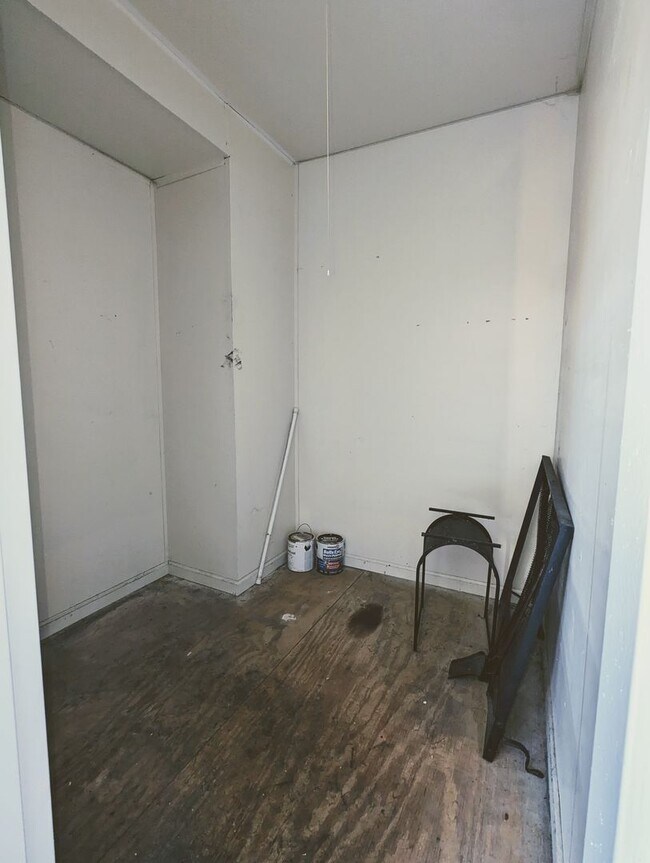 Building Photo - 4004 Governors Square