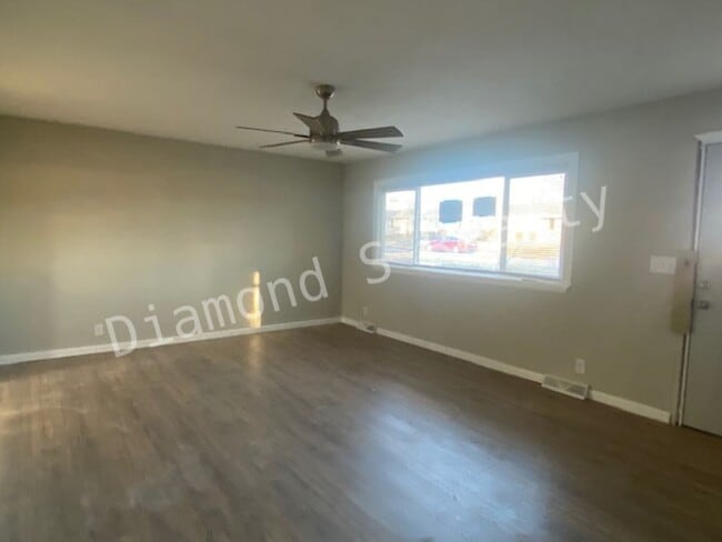 Building Photo - Cute 3-Bedroom Home Located Near Bass Pro!