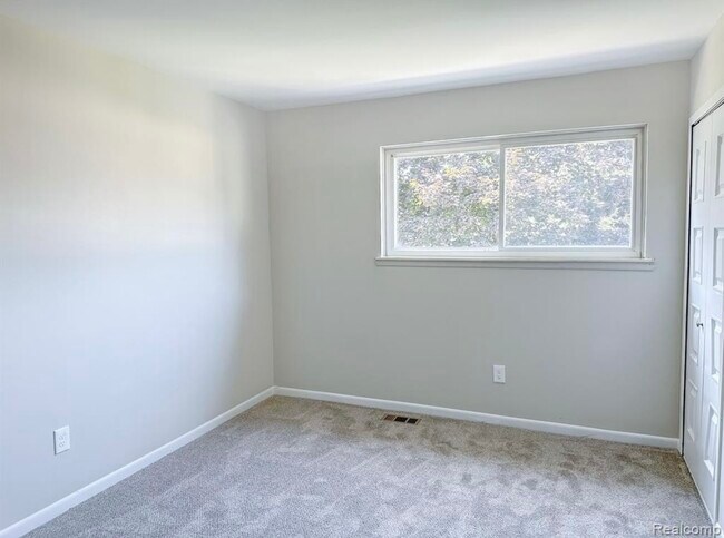 Building Photo - 41856 Langley Dr
