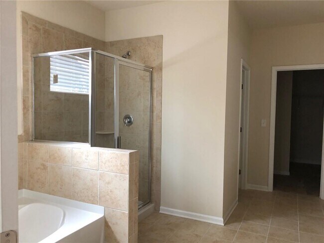 Building Photo - 5315 Mirror Lake Dr