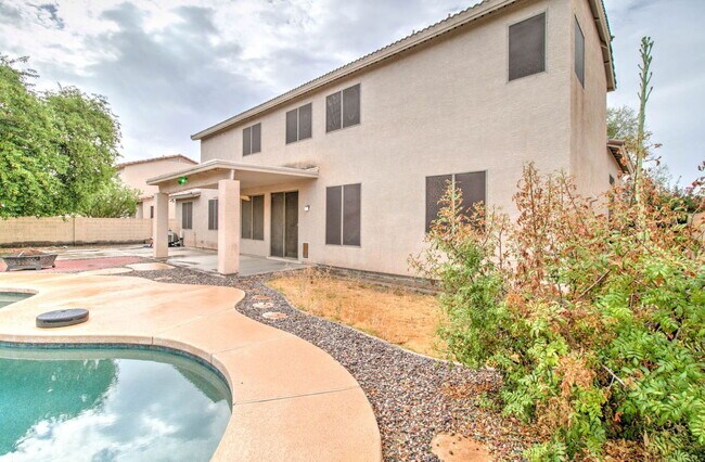 Building Photo - 2026 E County Down Dr