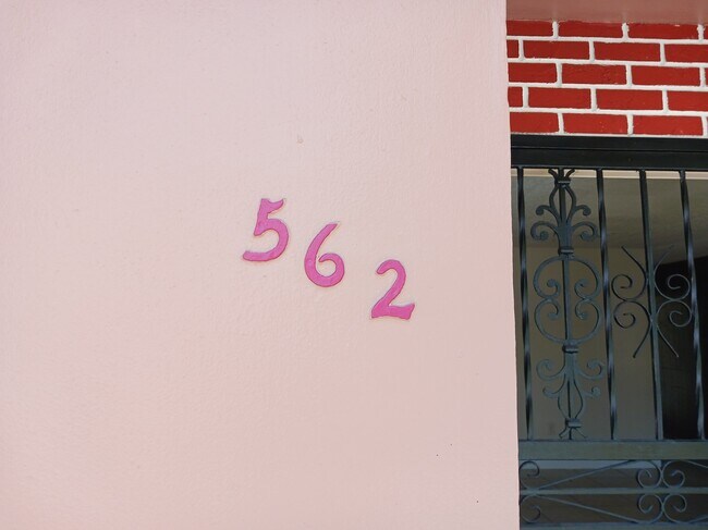 Building Photo - 562 NE 143rd St