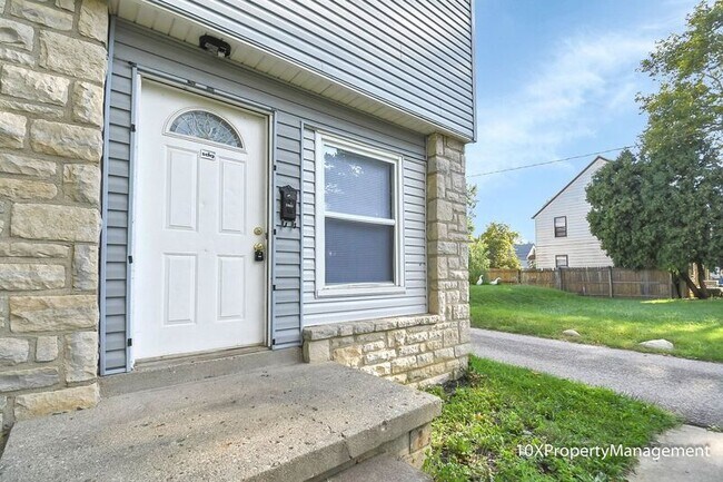 Building Photo - 2065 W Mound St