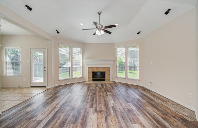 Building Photo - 226 Elana Ln