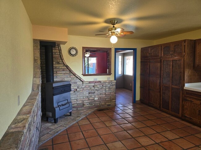 Building Photo - HOUSE - VILLAGE OF OAK CREEK