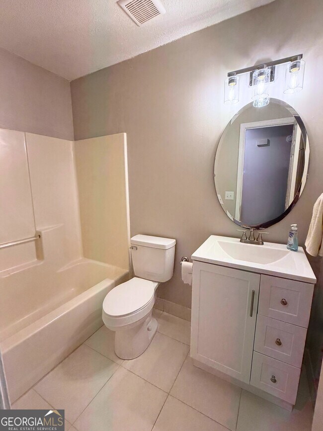 Building Photo - 102 Driftwood Ct