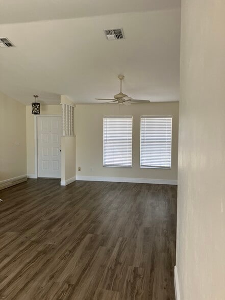 Living Area with Ceiling Fan - 3712 SW 5th Pl