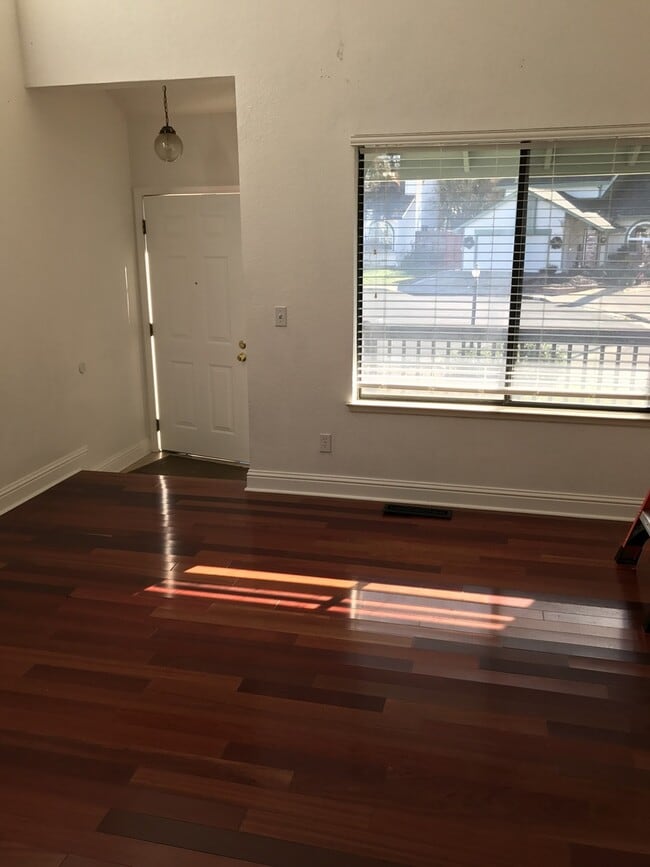 Building Photo - Beautiful 3 Bedroom Home in Desirable M Section Available Soon!