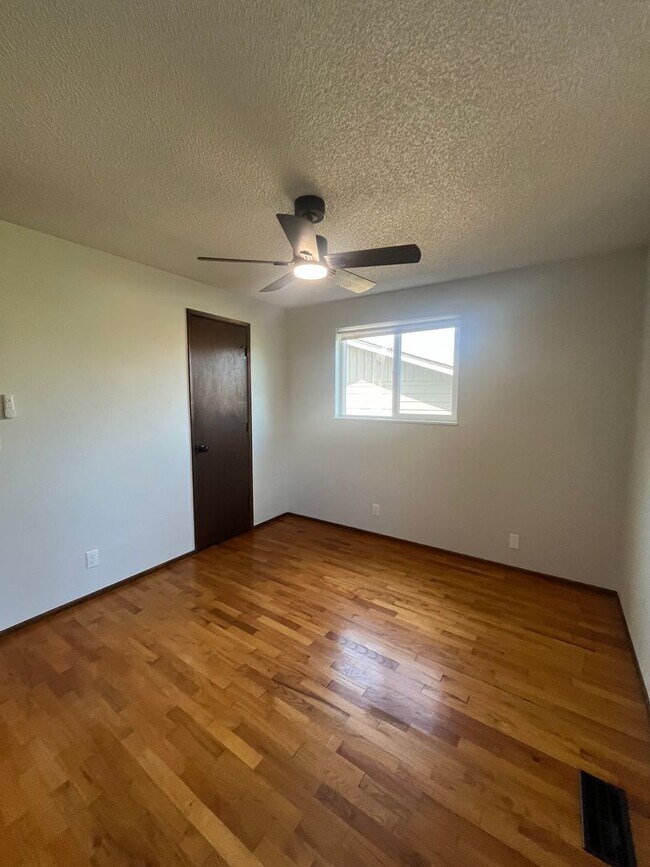 Building Photo - 5-Bedroom 2-Bathroom home in Coburg