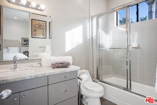 Building Photo - 6 Rocky Ln