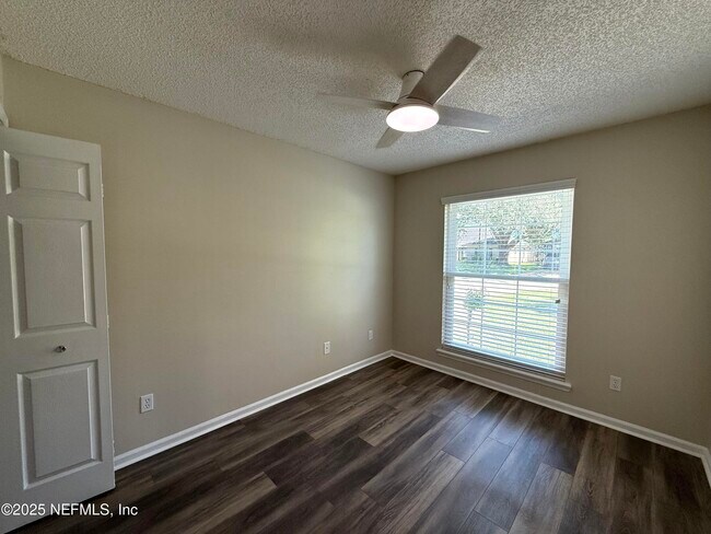 Building Photo - 4578 Blue Stream Ln N