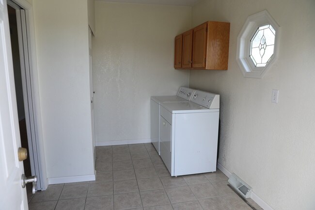 Building Photo - 9901 Huey Rd