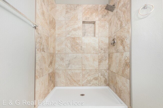 Building Photo - 3 br, 2 bath House - 3431 E Menadota Dr