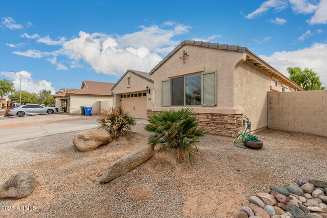 Building Photo - 10355 W Wood St