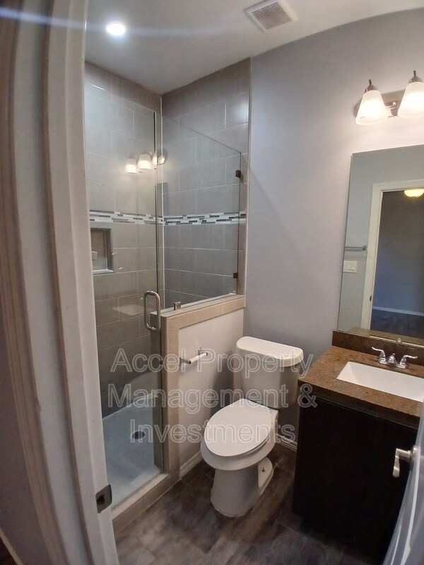 Building Photo - 1805 Cari Nicole Ave