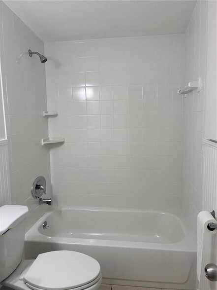 Building Photo - 6905 S Trask St