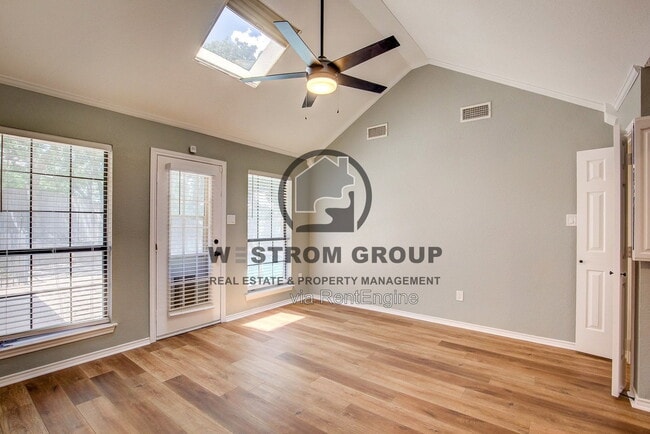 Building Photo - 3914 Meadow Dr