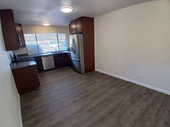 Building Photo - Perfect Place 425 Pinal 101 Orcutt