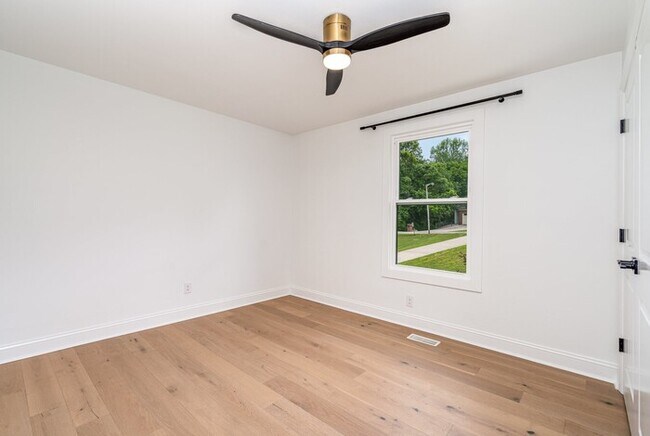 Building Photo - 95 Short Dr