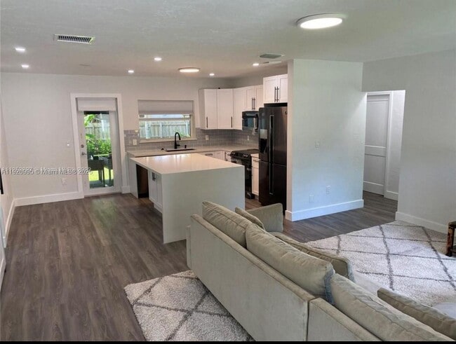 Building Photo - 6327 SW 44th St