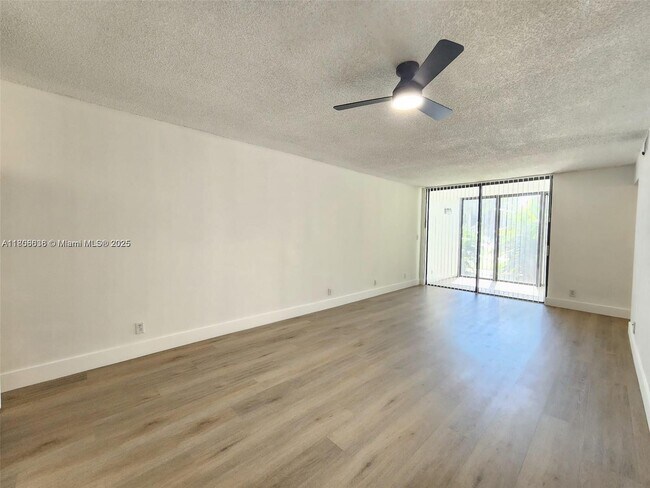 Building Photo - 210 Lake Pointe Dr