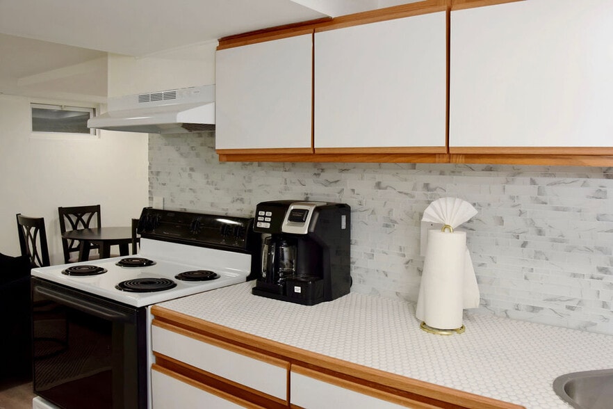 Kitchen/ stove - 55 Shadow Grove Ln