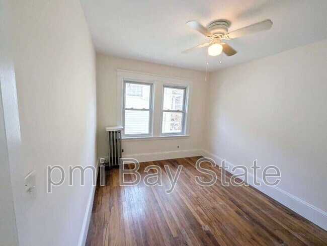 Building Photo - 37 Brainard St