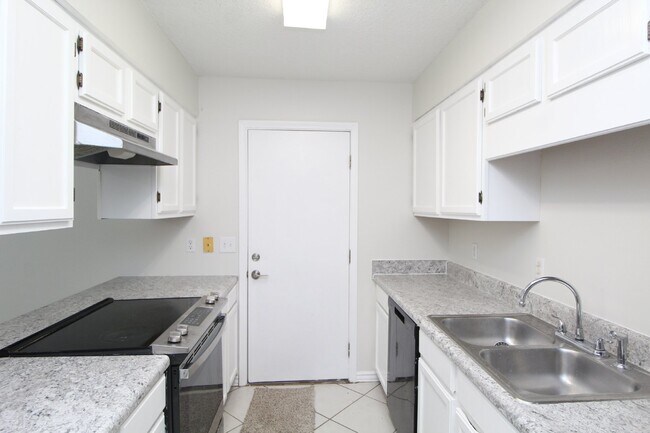 Building Photo - 3BR/2BA Brick Home in Southwest Pensacola – Coming Available 12/19