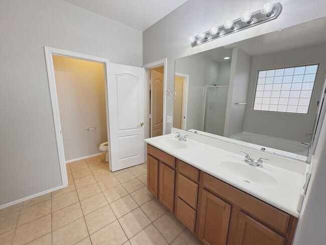 Building Photo - MOVE IN SPECILAS!! 5BD 3BA IN JOHNSON RANC...