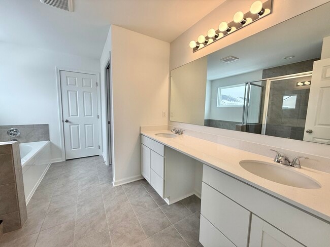 Building Photo - 6173 S Trailwoods Dr