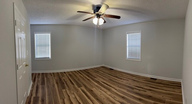 Building Photo - Neighborhood Home