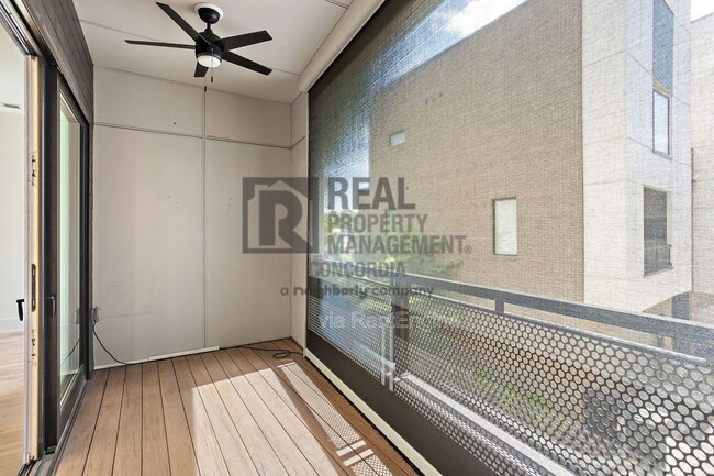 Building Photo - 1242 2nd Ave S