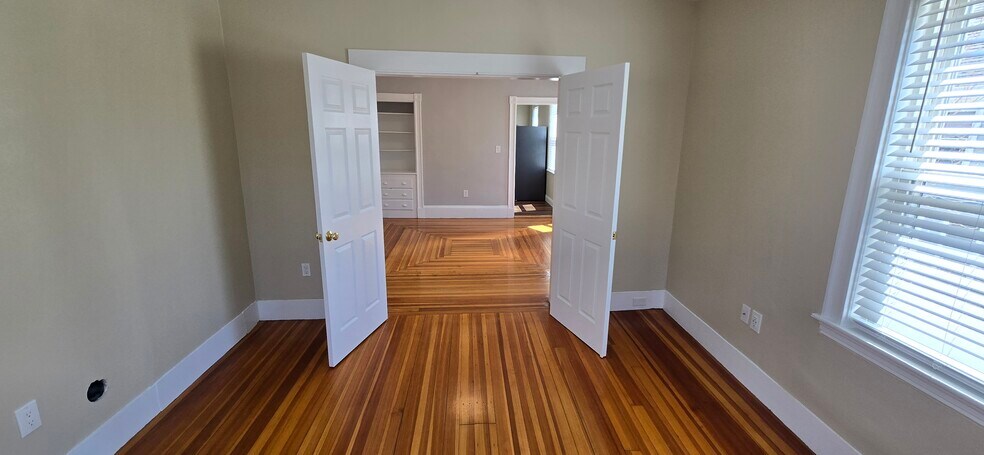 Building Photo - 22 Morton St