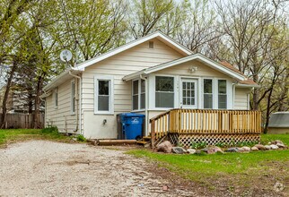 Building Photo - Cozy 3 Bedroom 1 Bathroom- Located near bl...