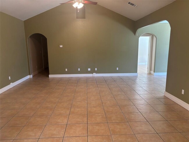 Building Photo - 3 Huckleberry Ln