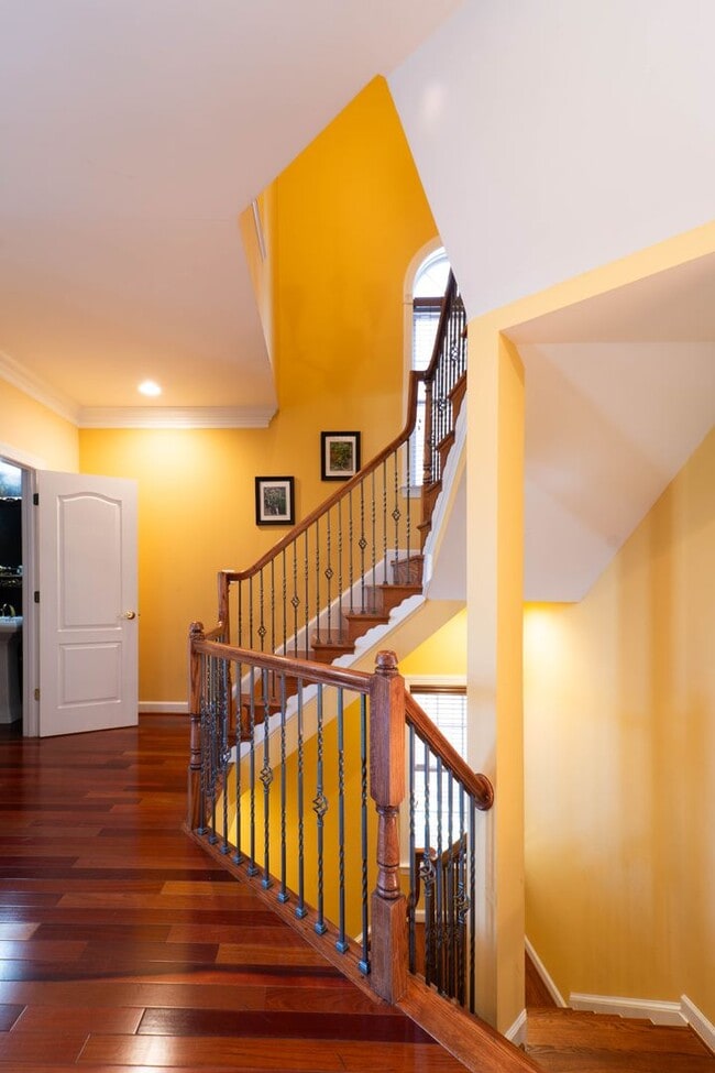 Building Photo - Well Appointed 3 Bedroom 3.5 Bath Townhome...