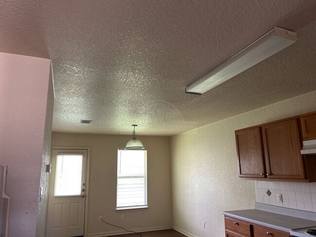 Building Photo - 1600 Dugger Cir