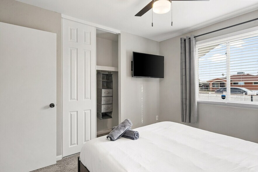 Building Photo - 4102 W Virginia Ave